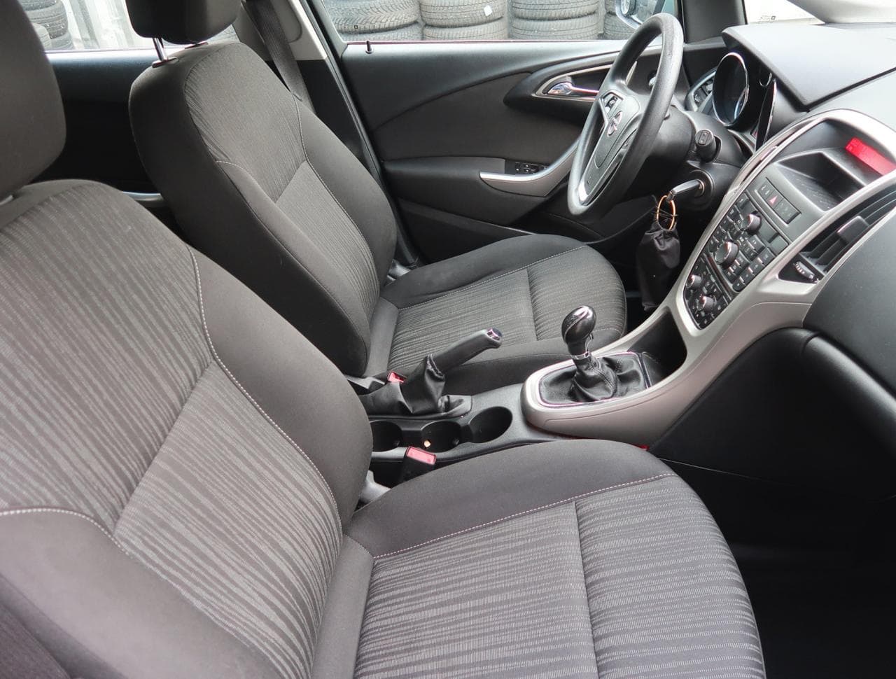 2011 Opel ASTRA - 12