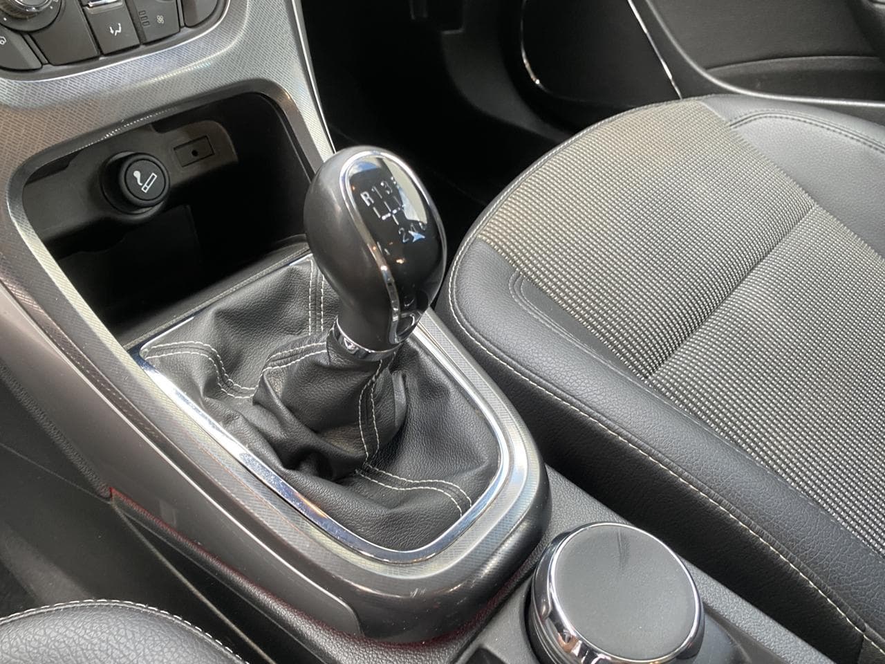 2012 Opel ASTRA - 19