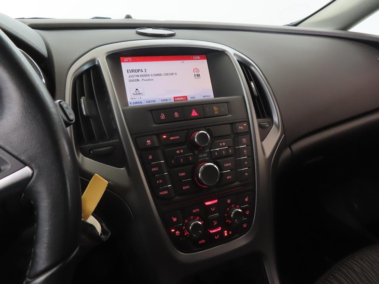 2015 Opel ASTRA - 32