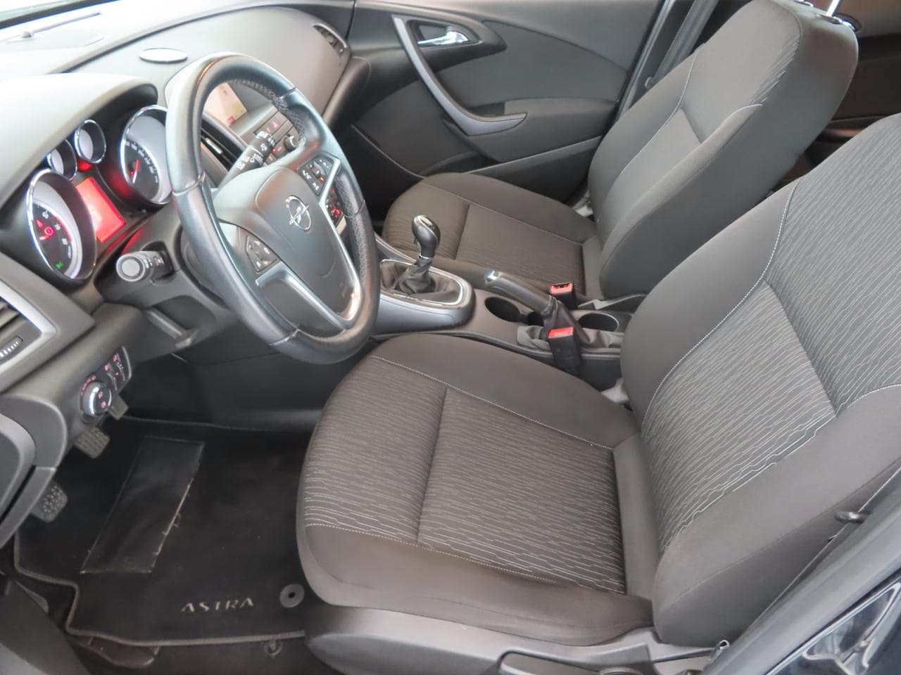 2015 Opel ASTRA - 29