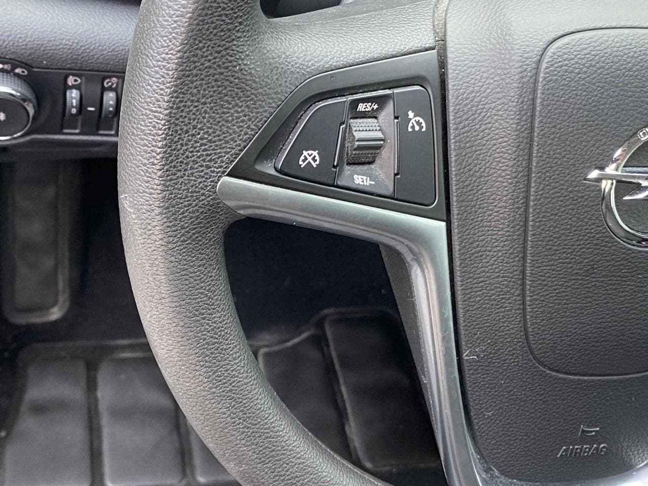 2012 Opel ASTRA - 22