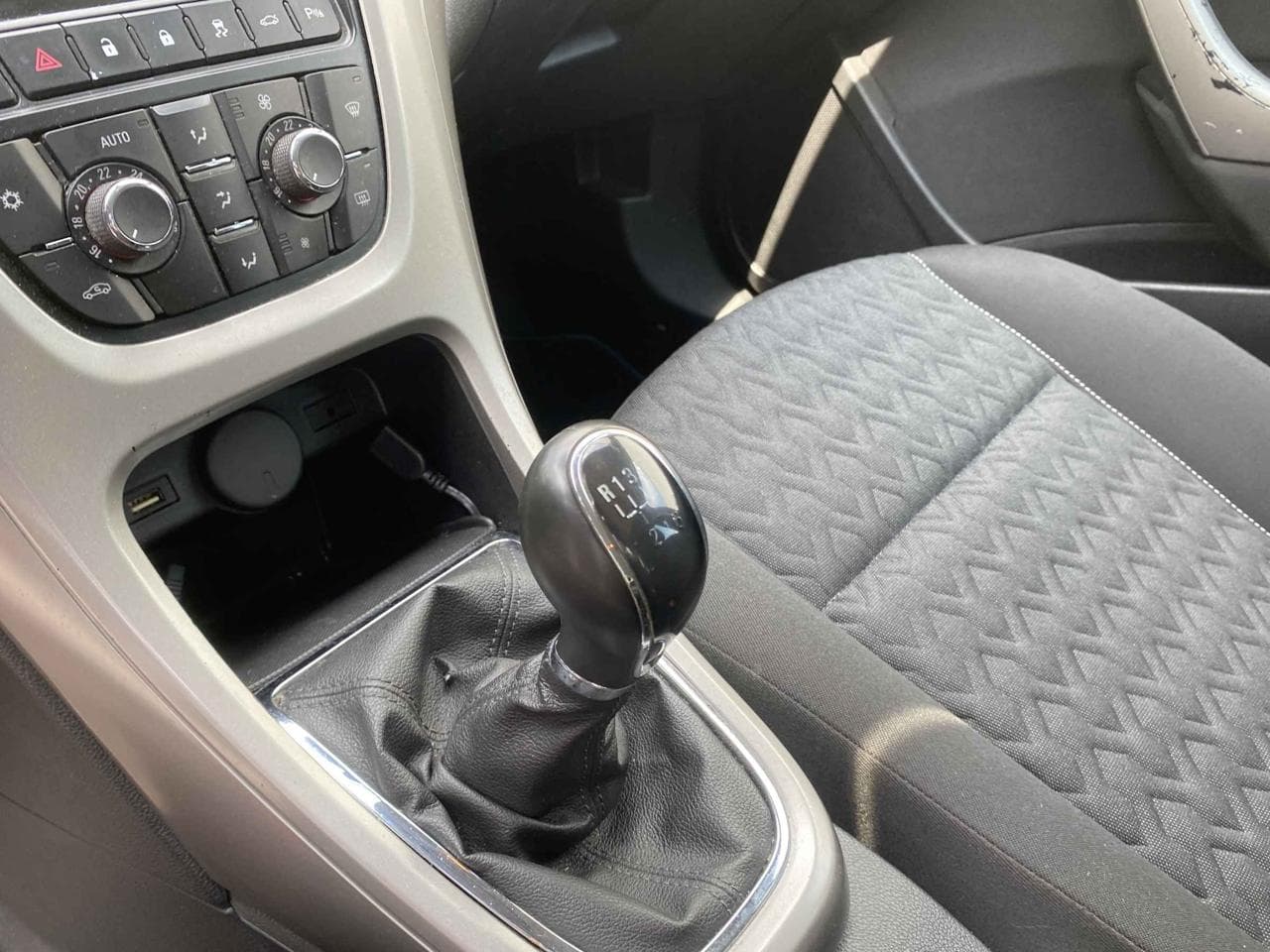 2013 Opel ASTRA - 16