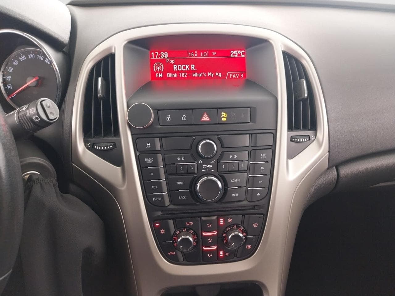 2011 Opel ASTRA - 18
