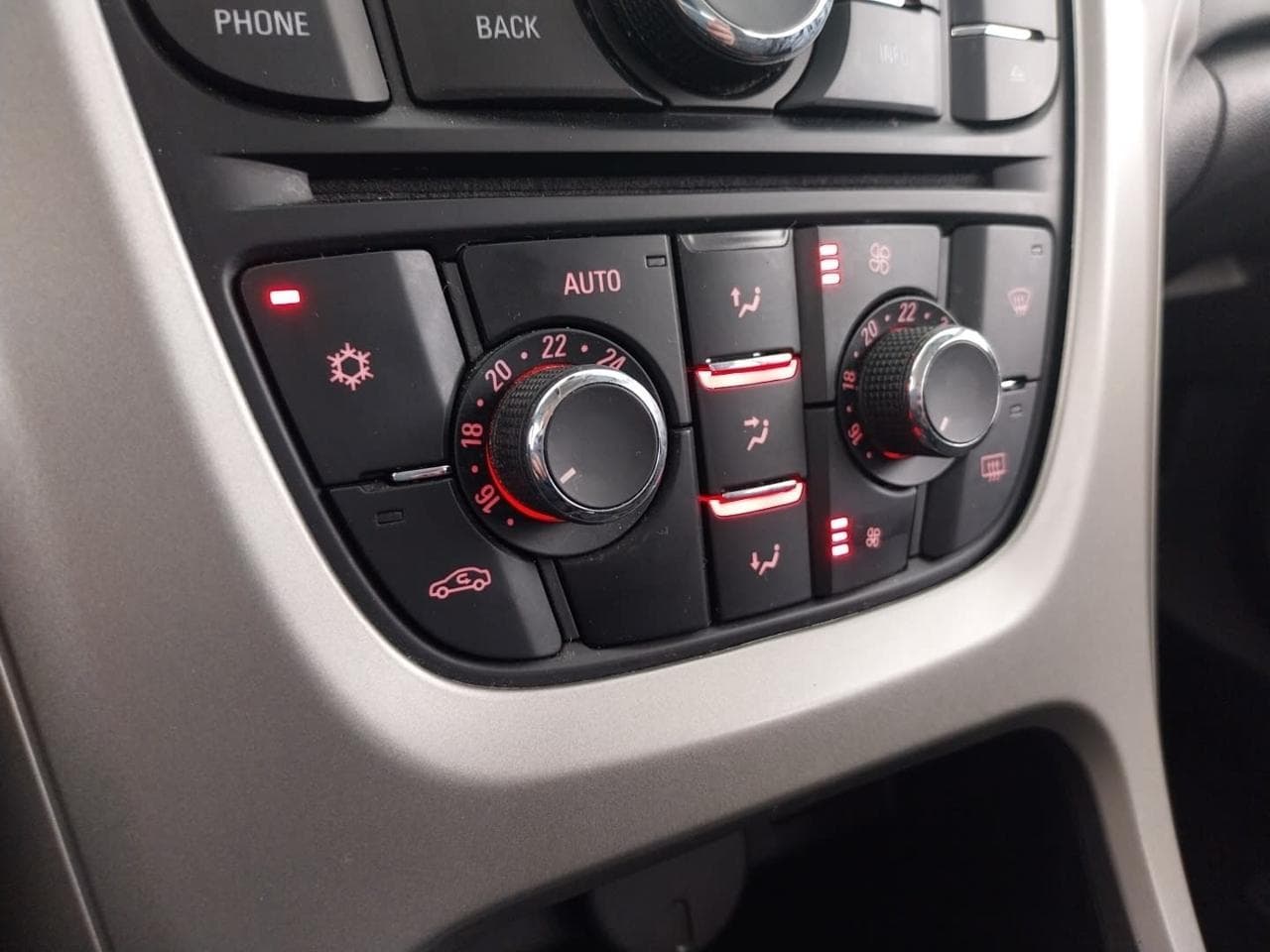 2011 Opel ASTRA - 19