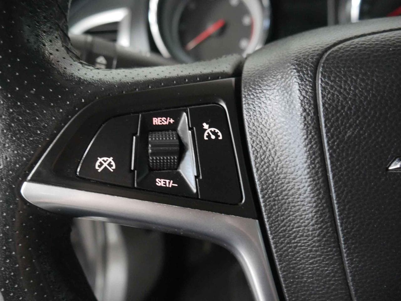 2011 Opel ASTRA - 14
