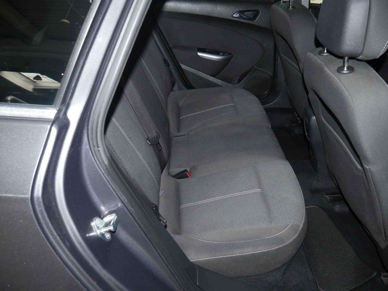 2011 Opel ASTRA - 11