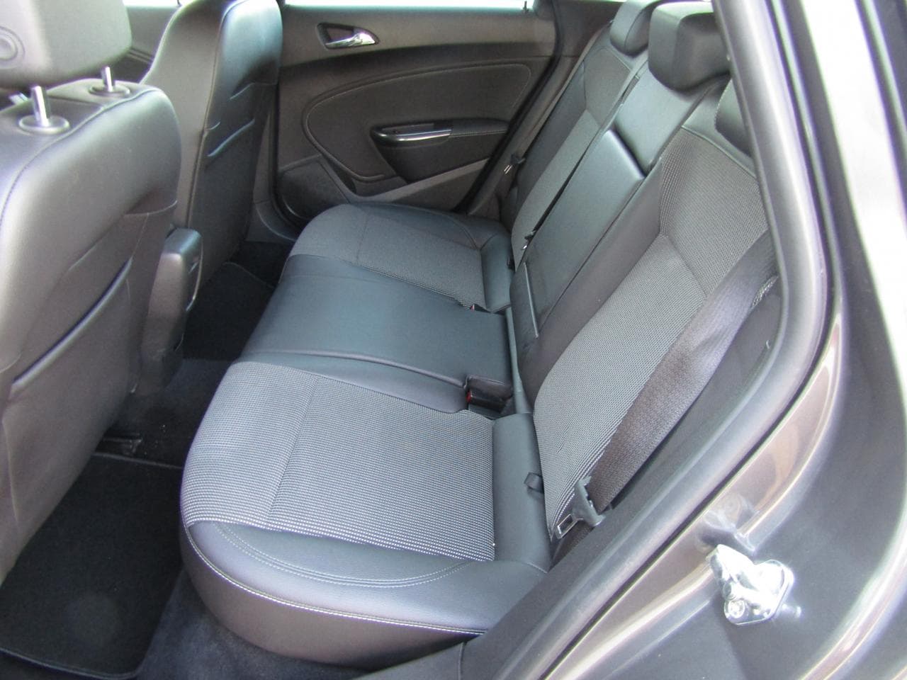 2011 Opel ASTRA - 10