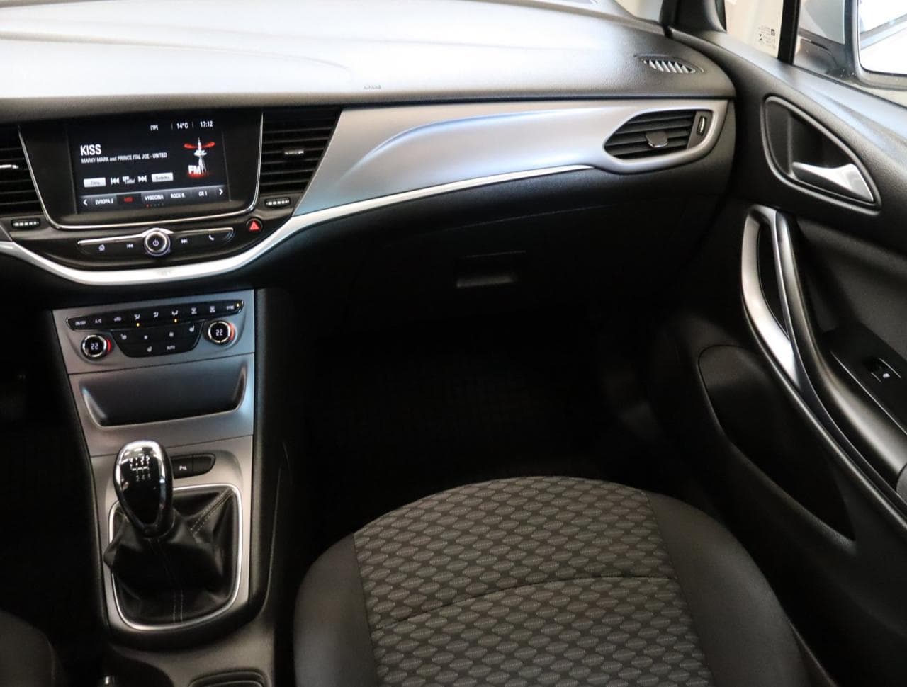 2017 Opel ASTRA - 11