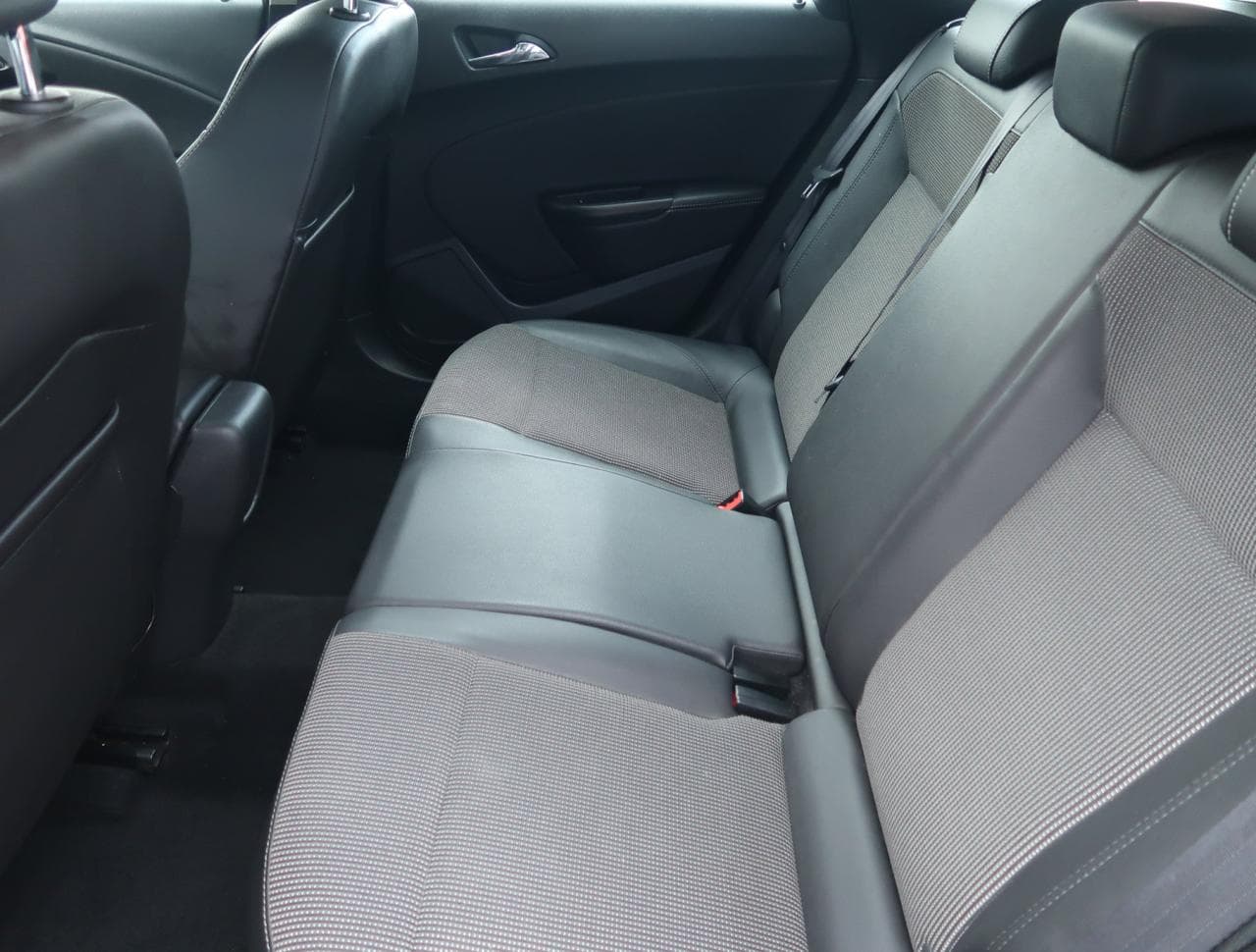 2015 Opel ASTRA - 15