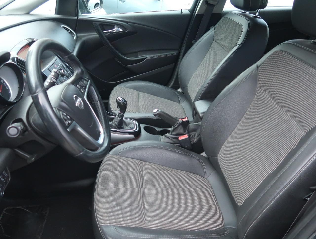 2015 Opel ASTRA - 16