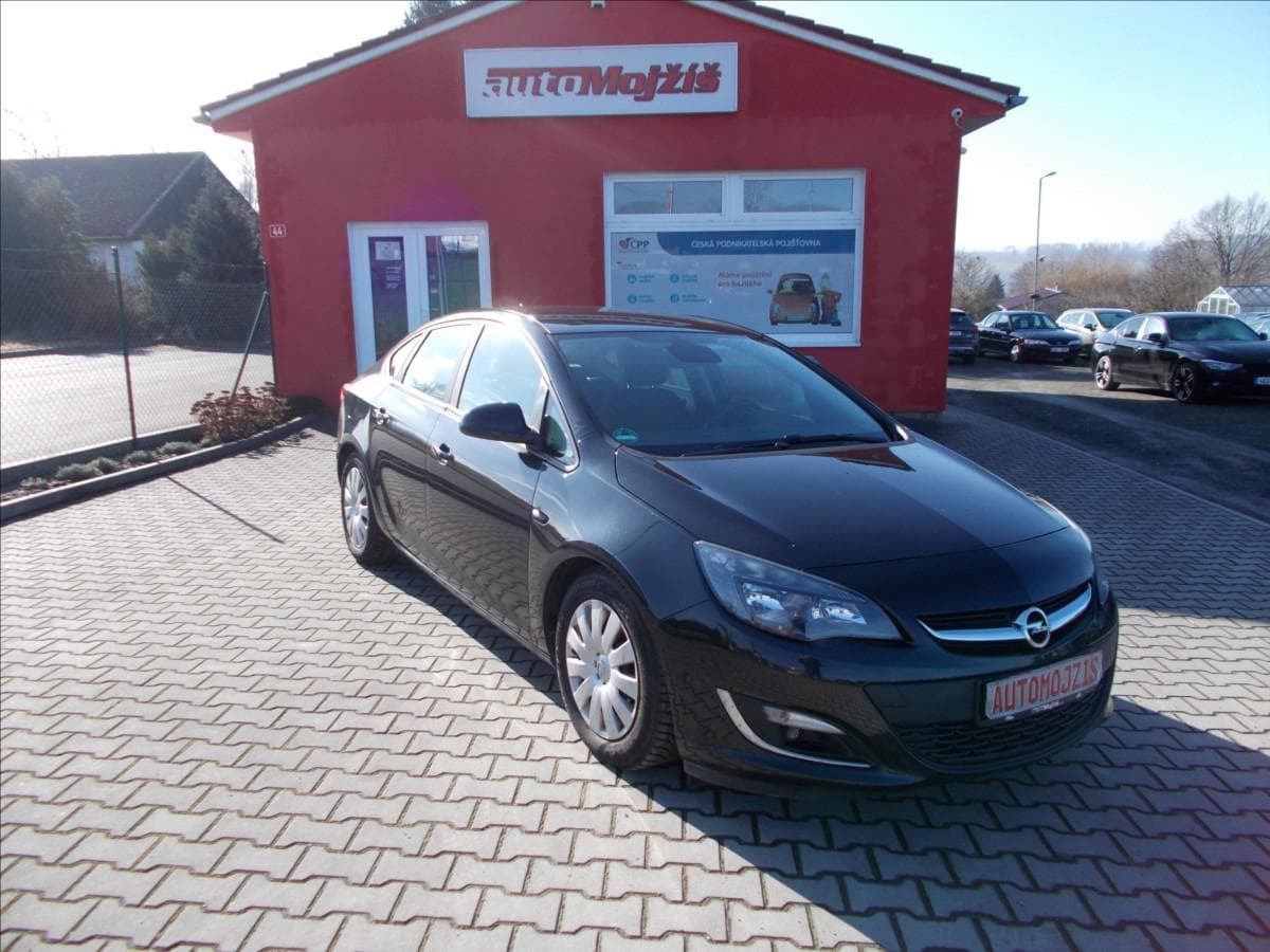 Opel Astra 1,4 T DIGIKLIMA NAVI TEMPOMAT NOVÁ STK  J sedan