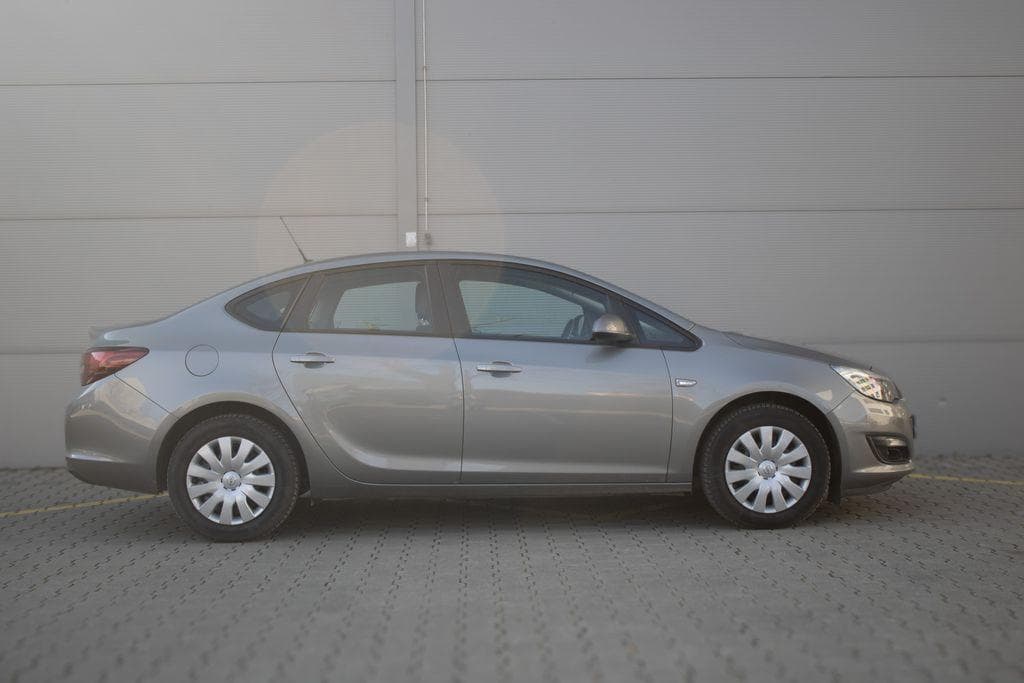 Opel ASTRA - 4