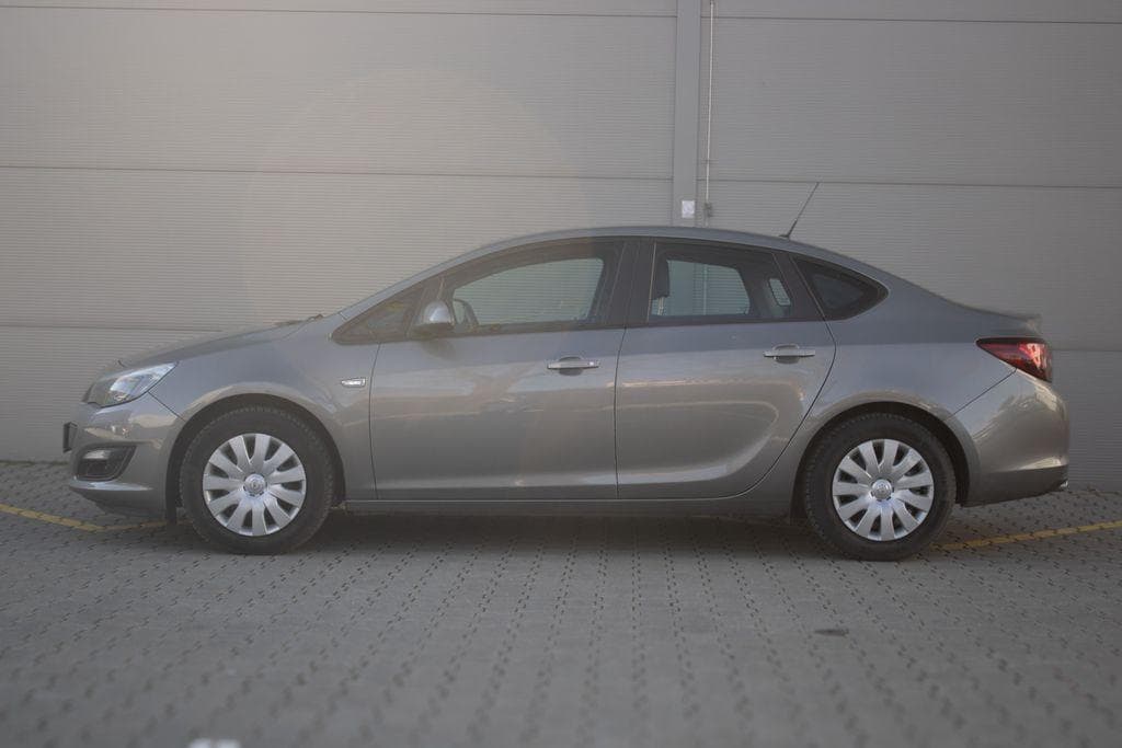 Opel ASTRA - 8