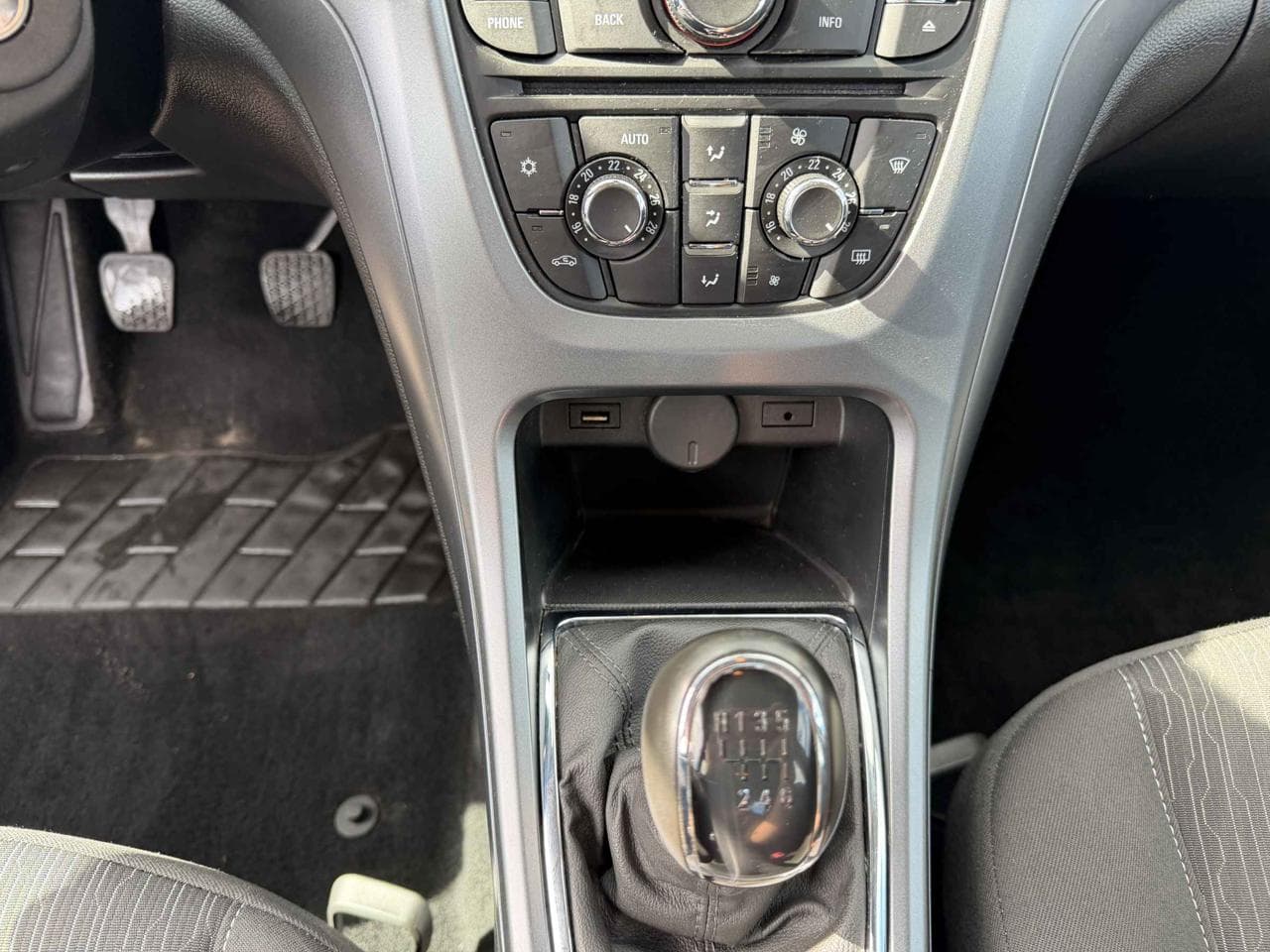 2014 Opel ASTRA - 15