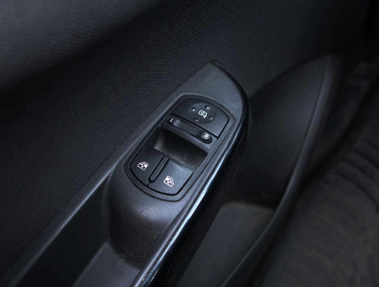 2015 Opel CORSA - 20