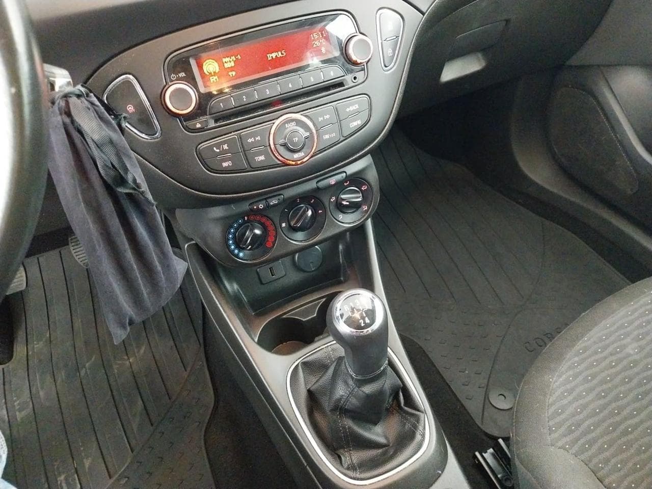 2016 Opel CORSA - 19