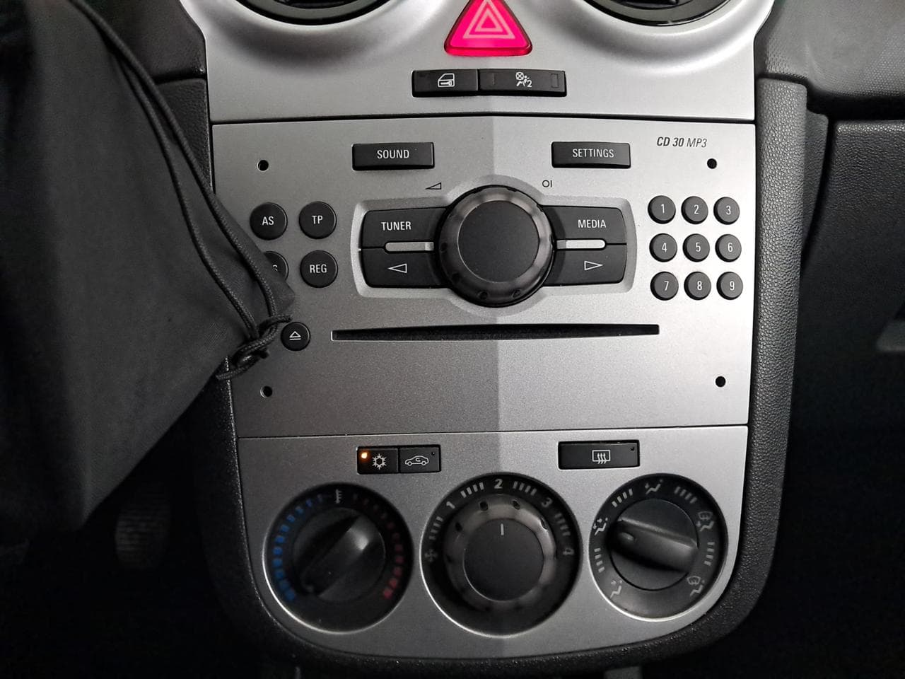 2013 Opel CORSA - 19