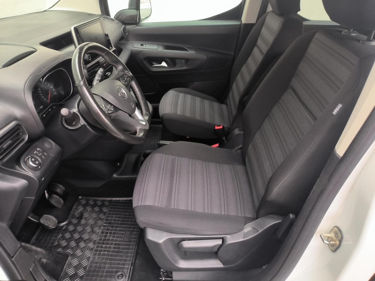 2022 Opel COMBO - 9