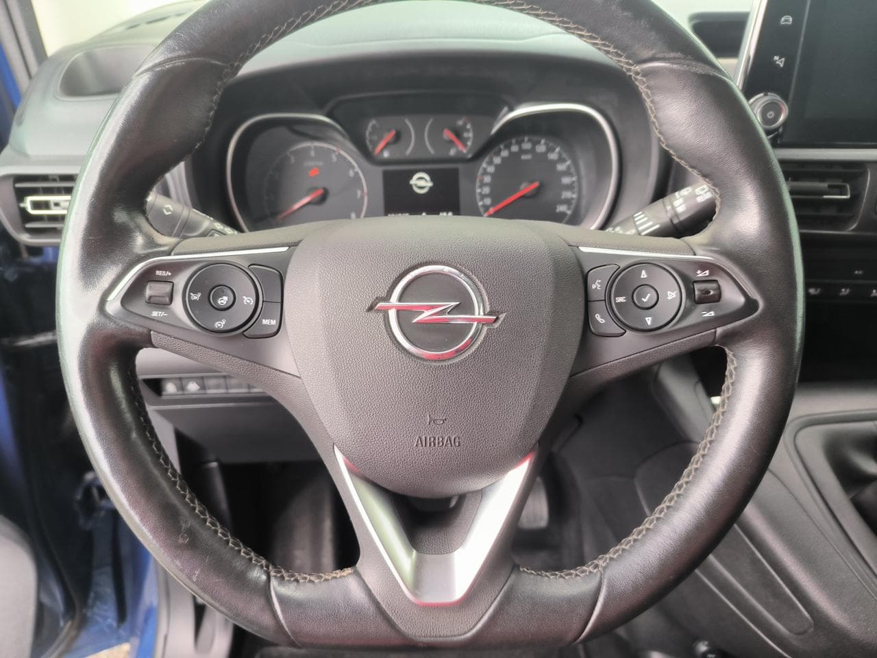 2021 Opel COMBO - 18