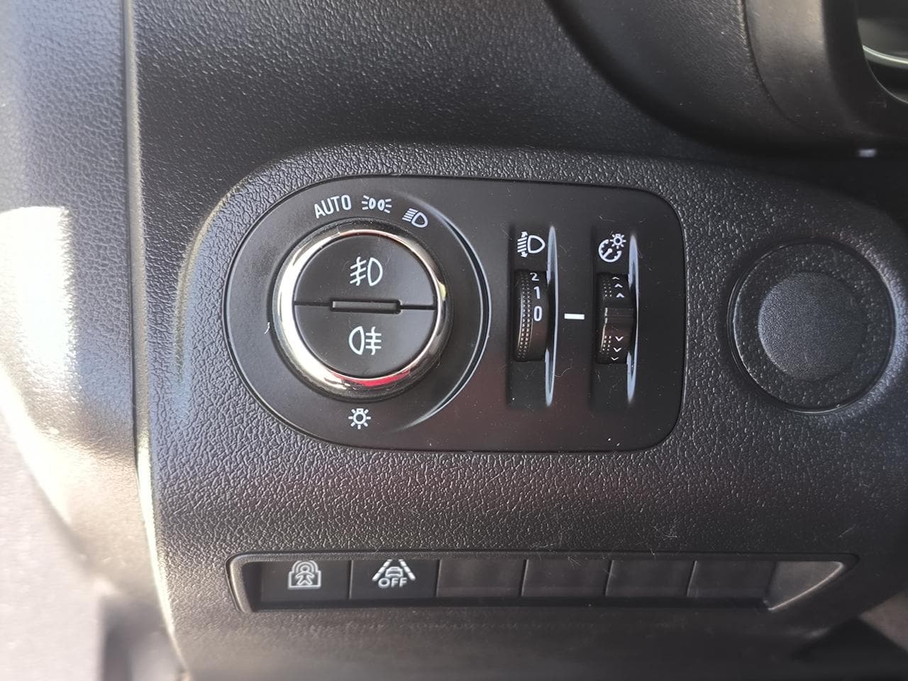2022 Opel COMBO - 16