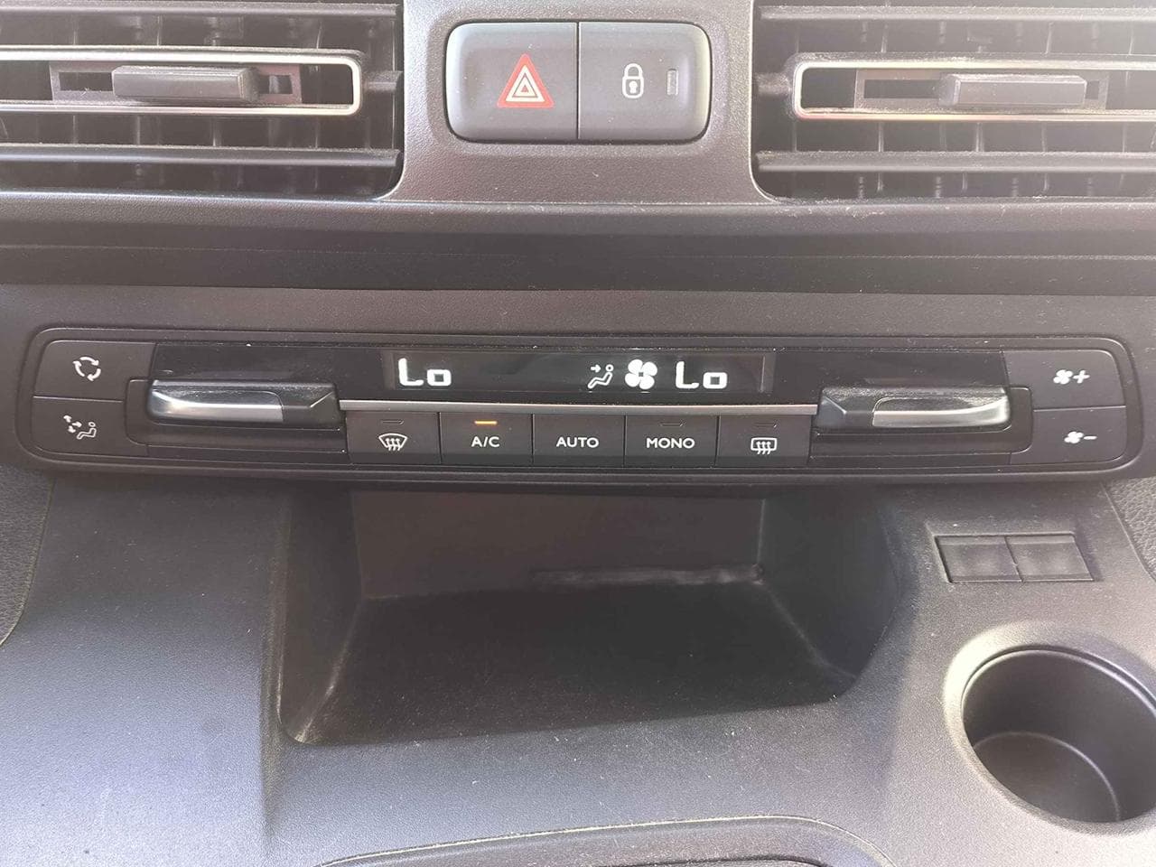 2022 Opel COMBO - 24
