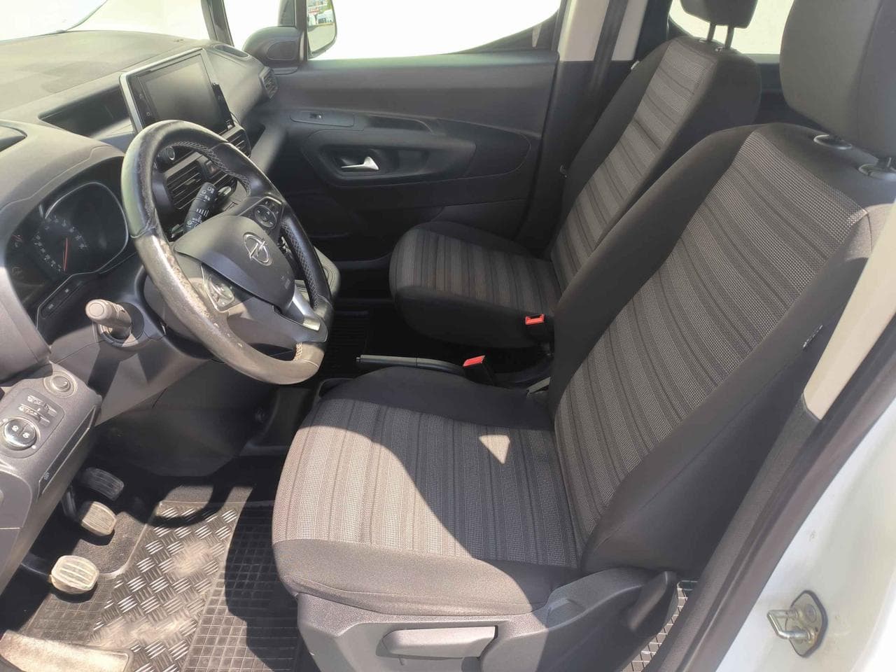 2022 Opel COMBO - 16