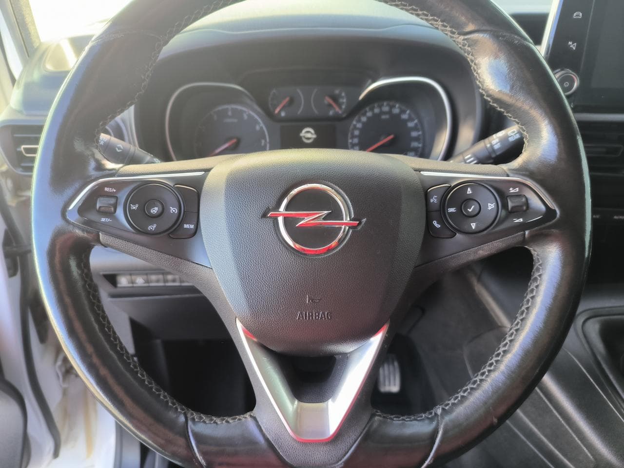 2022 Opel COMBO - 14
