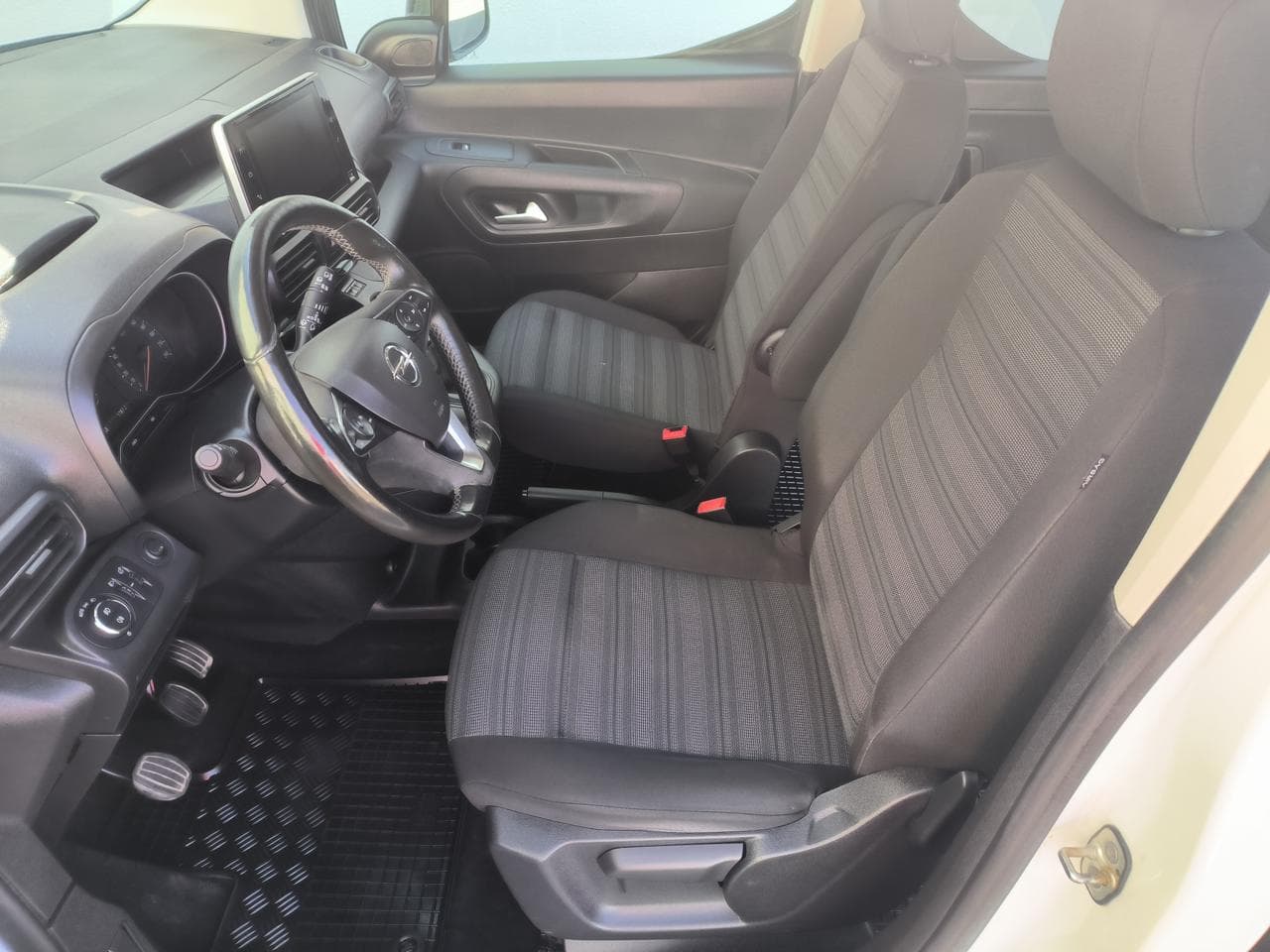 2022 Opel COMBO - 9