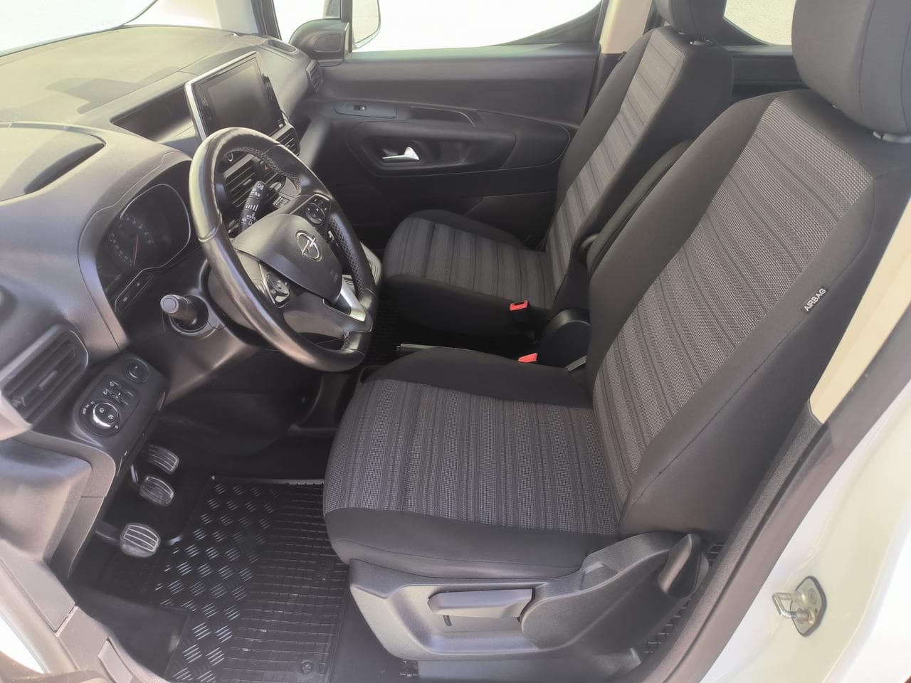 2022 Opel COMBO - 9