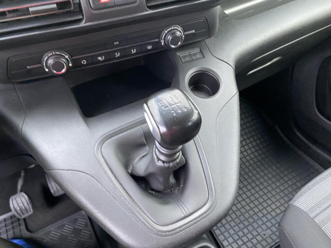 2020 Opel COMBO - 16