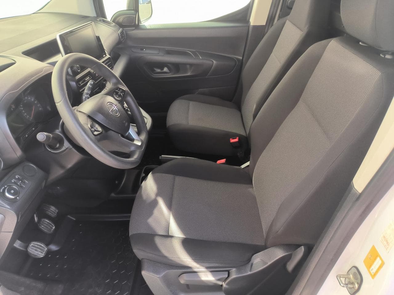 2022 Opel COMBO - 19