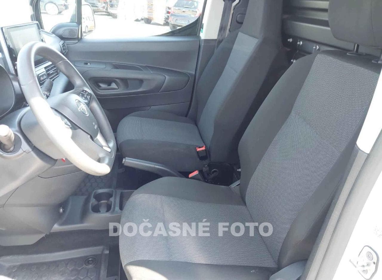 2021 Opel COMBO - 10