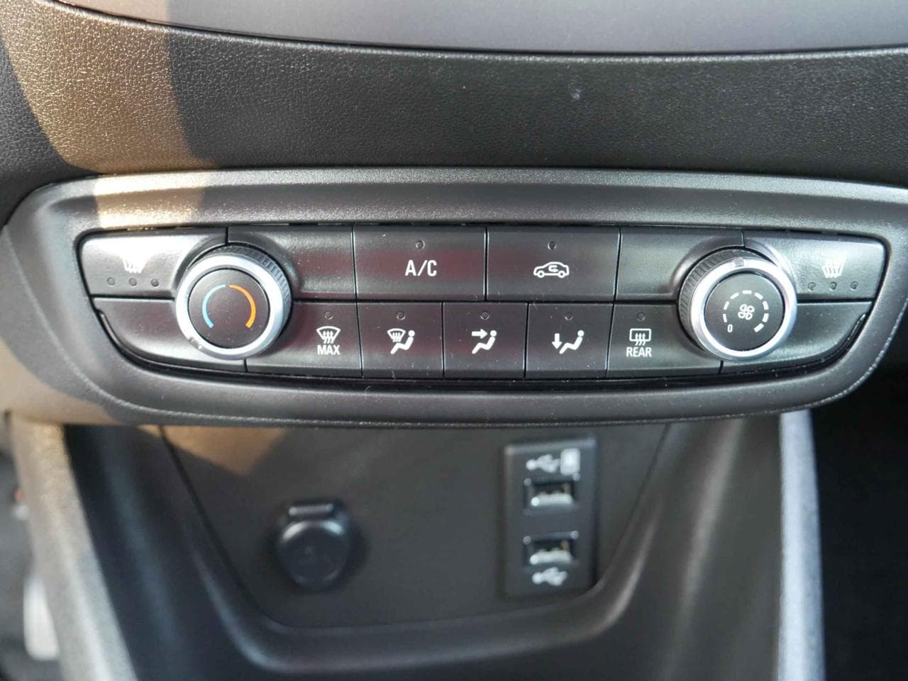 2021 Opel CROSSLAND - 25