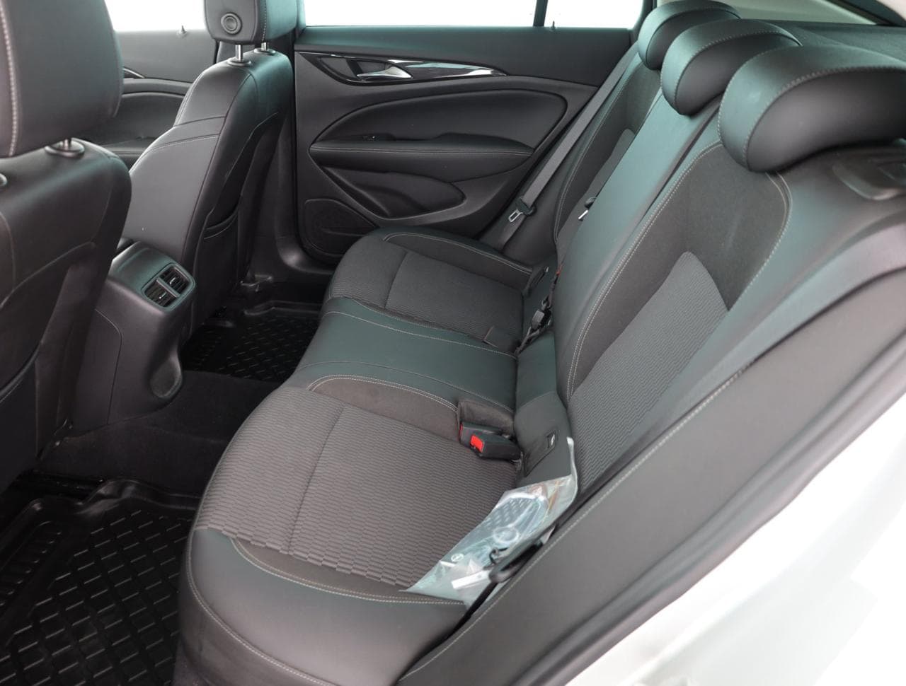 2021 Opel Insignia - 12