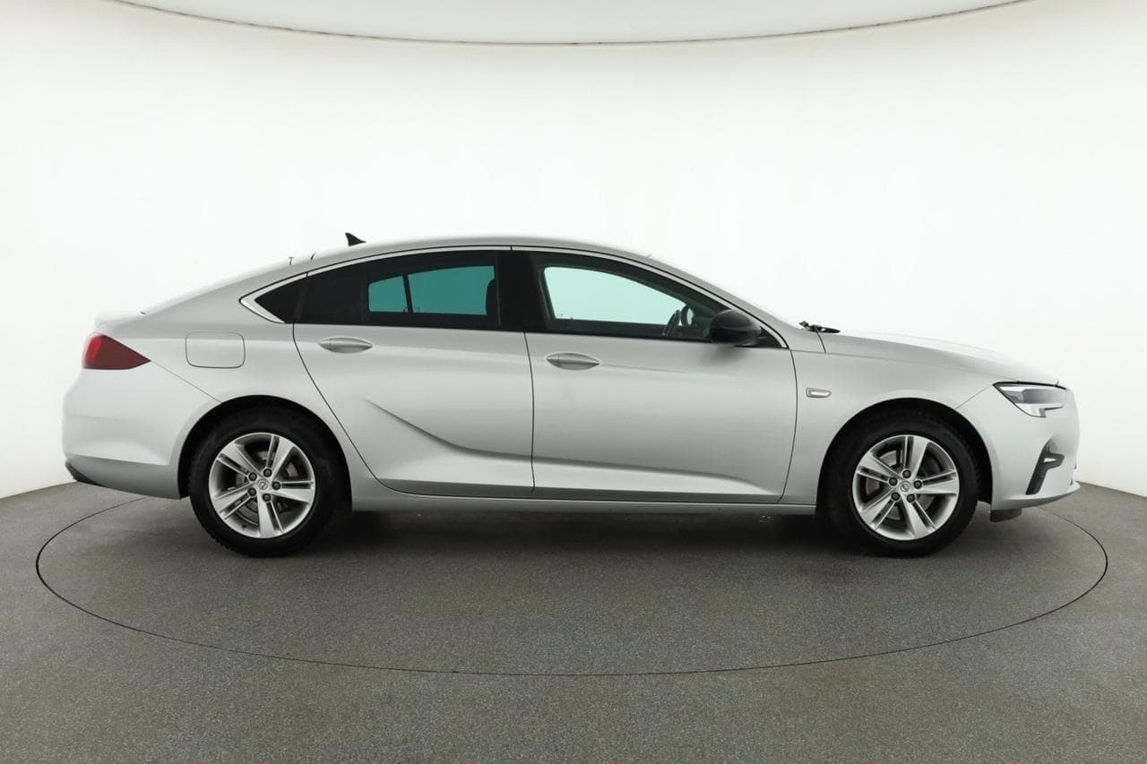 2021 Opel Insignia - 8