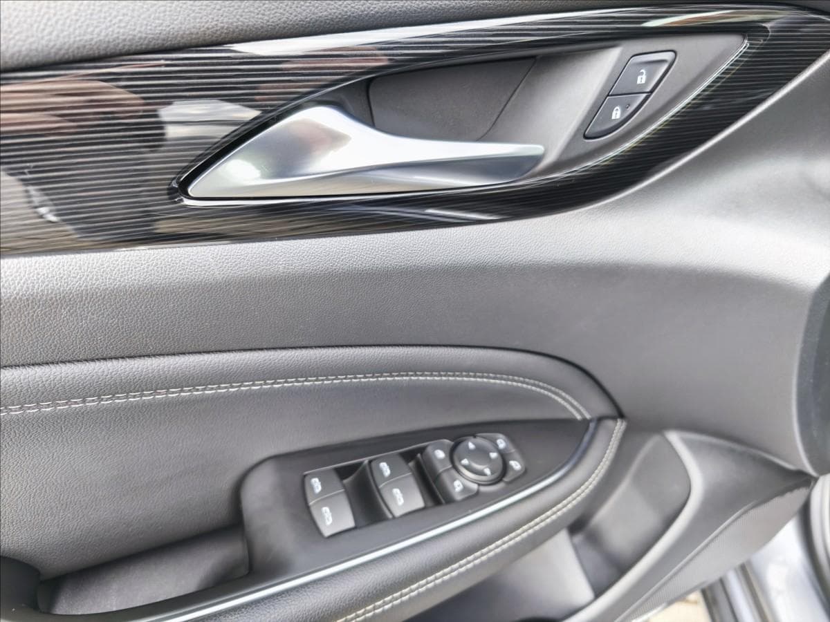 2017 Opel Insignia - 11