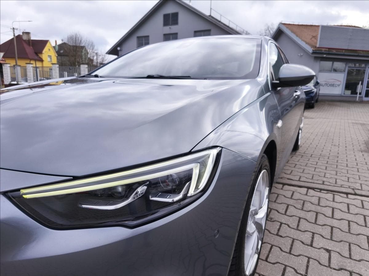 2017 Opel Insignia - 9
