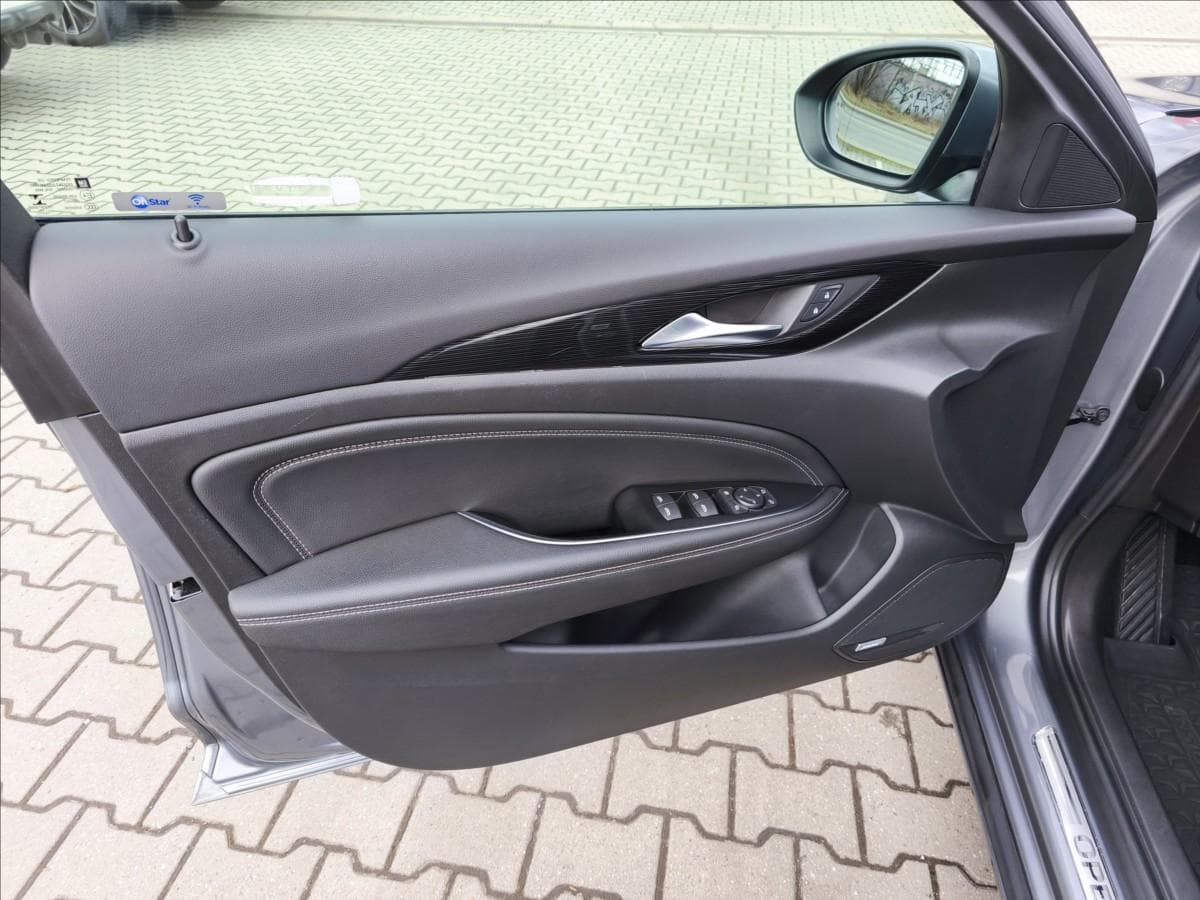 2017 Opel Insignia - 10