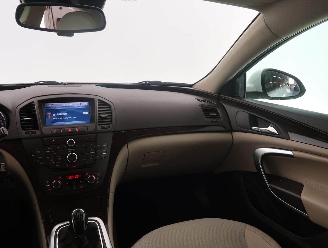 2011 Opel INSIGNIA - 11