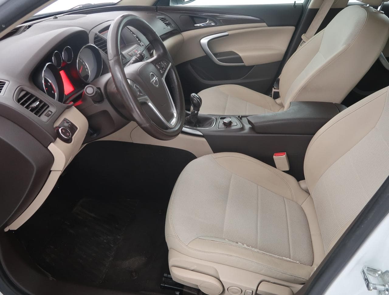 2011 Opel INSIGNIA - 16