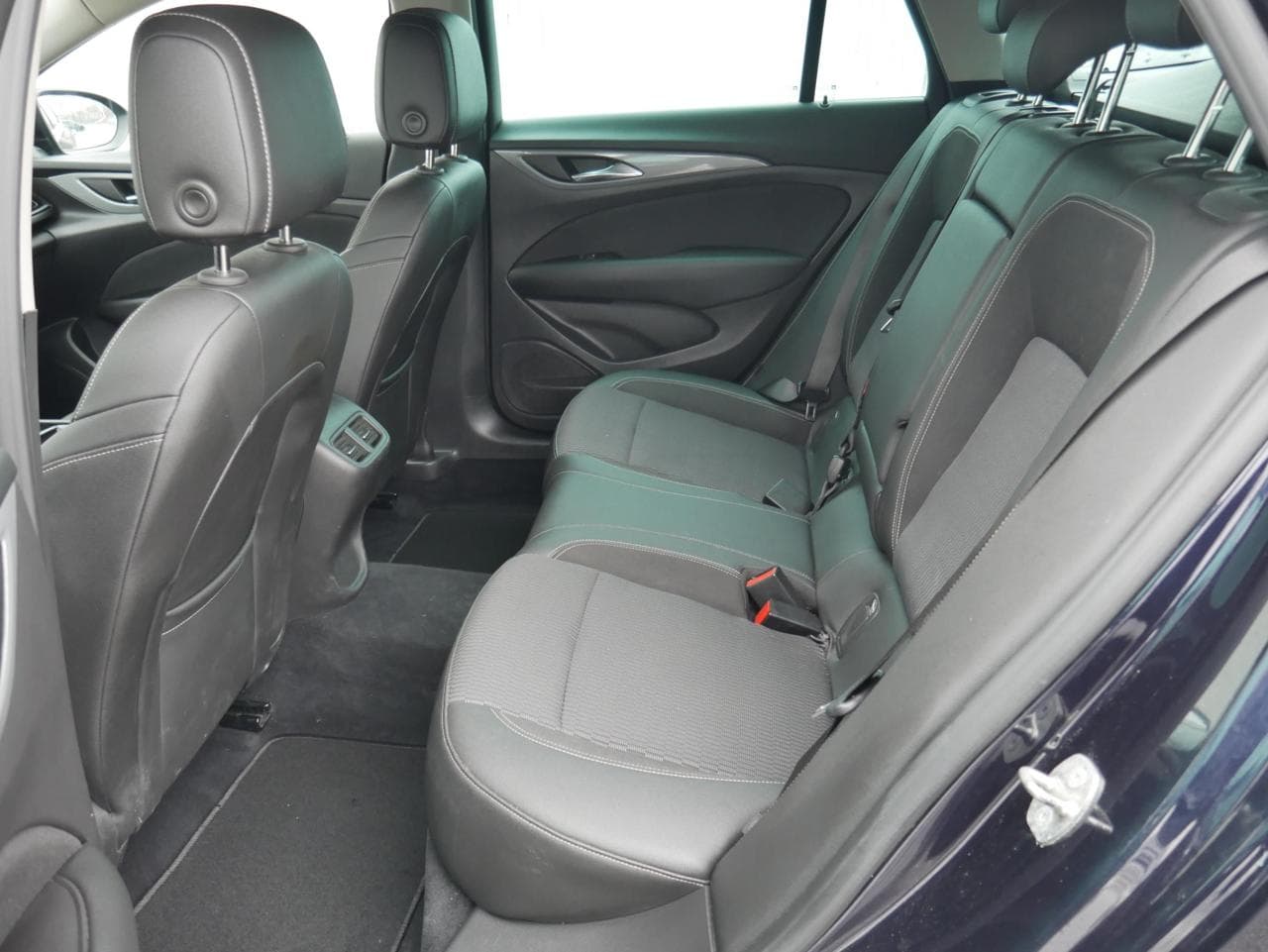 2017 Opel Insignia - 10