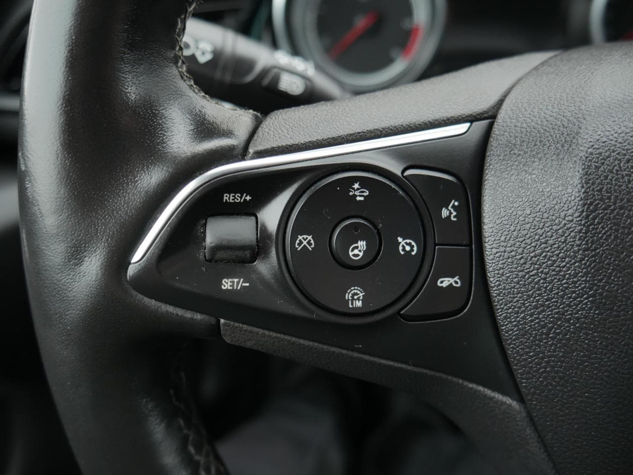 2017 Opel Insignia - 12