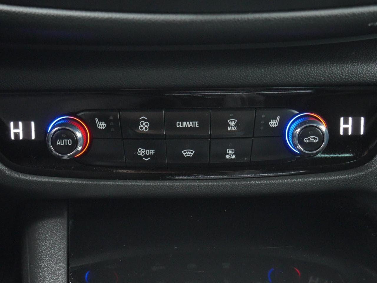 2017 Opel Insignia - 17