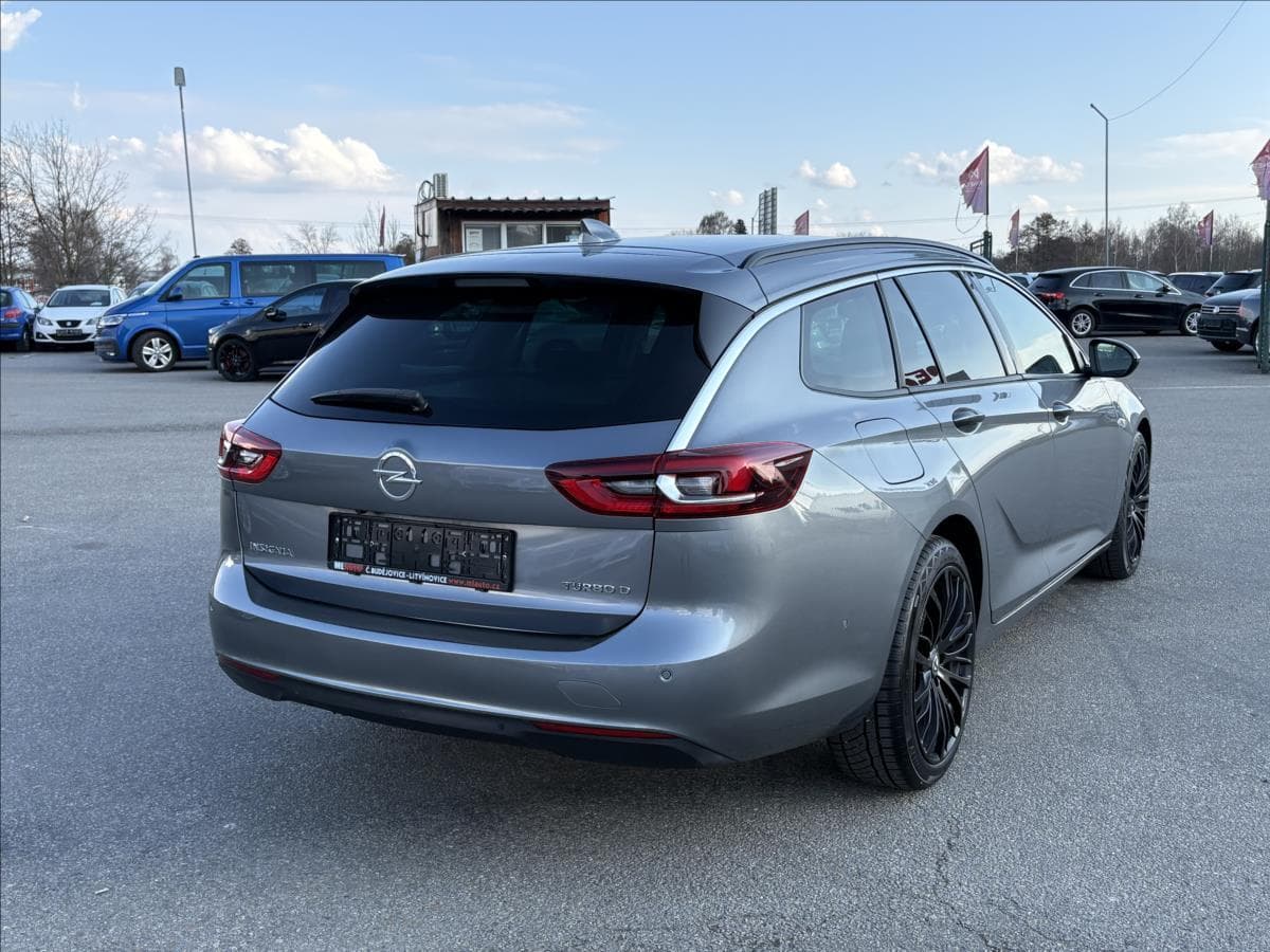 Opel INSIGNIA - 2