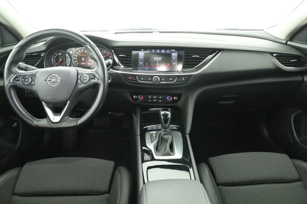 2018 Opel INSIGNIA - 9