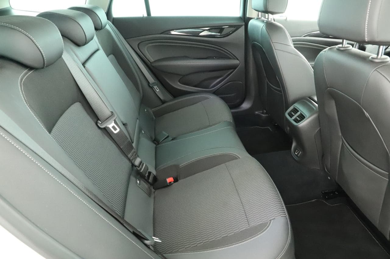 2018 Opel INSIGNIA - 11