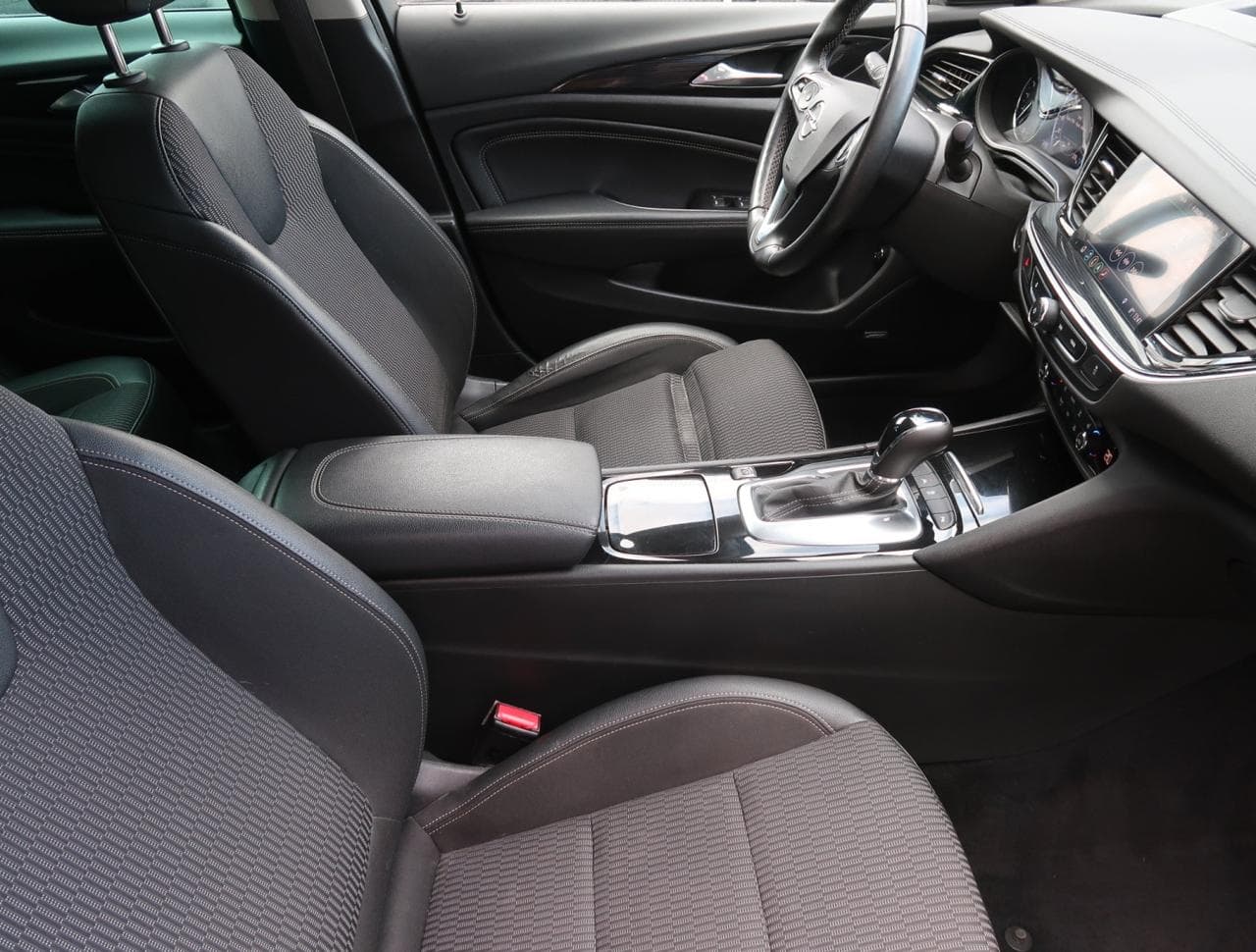 2018 Opel INSIGNIA - 12