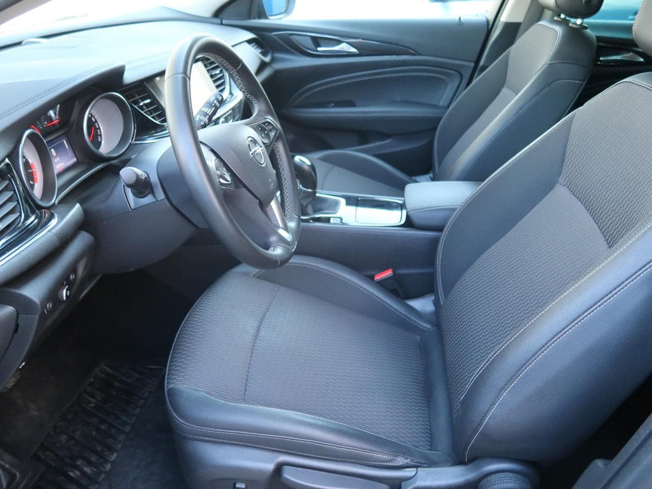 2018 Opel INSIGNIA - 24