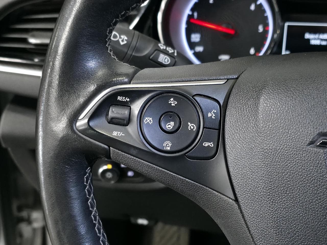 2021 Opel INSIGNIA - 32