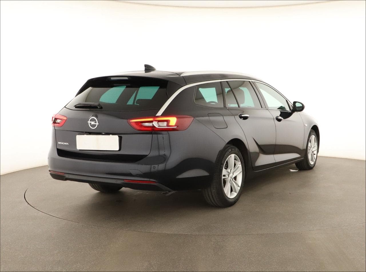 2018 Opel INSIGNIA - 9